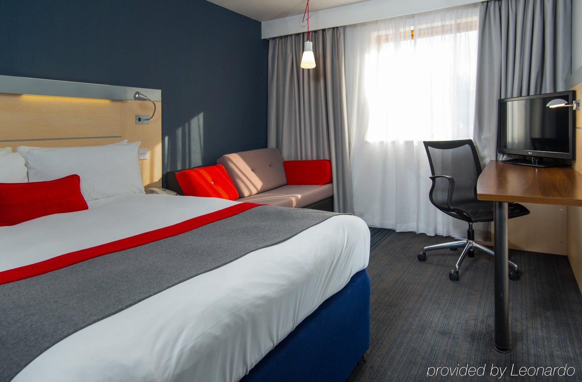 Express East By Ihg Hotel